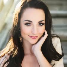 Julia Landry (@_llandry)