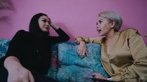 Apakah sesungguhnya di balik video tik tok nya. While Crying Denise Chariesta Confided In Nikita Mirzani