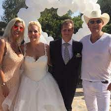 Maybe you would like to learn more about one of these? Jens Buchner News Goodbye Ohne Jenny Hochzeit Mit Zwillingen Und Daniela Schweizer Illustrierte