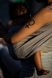 En argentina, es tradicion que los familiares se reúnan para disfrutar de este día en familia, generalmente se realiza un asado y los hijos suelen tratar a la madre como una reina en su día, se realizan obsequios y mucho afecto para mamá en su día. Tkw3dynd5xmvm