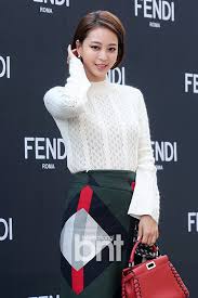 배우이자 유튜버로 활발히 활동 중인 #한예슬 이 더블유 오피스에 떴다?! Imgbntnews Hankyung Com Bntdata Images Photo 20