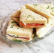 Artigianali, inconfondibili, in oltre 70 varietà. Tramezzini Veloci Con Il Salmone Affumicato Paneoliopomodoro