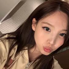 Best AI Chat Character Ella Gross: Explore Profiles & User comment|Polybuzz  AI Chat