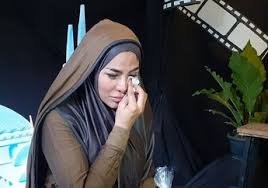 Lupakan dulu semua masalah, hentikan dulu mencari solusi, mulailah berdzikir, hentikan dulu mikir, awali mengusir kesedihan hari ini dengan ummi indadari ( founder niqab squad, da'iyah). Berita Indadari Terbaru Hari Ini Grid Id