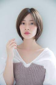 縦長シルエットで叶える ほっそり小顔見え ショートヘア lee ヘアスタイリング 前髪ありヘア 女性のヘアスタイル