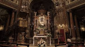 Sono gli imam che fanno riferimento all'associazione islamica delle alpi e che hanno accolto l'invito, rivolto da alcune organizzazioni islamiche, a partecipare oggi alla messa accanto ai cristiani. Santuario Della Consolata Museotorino