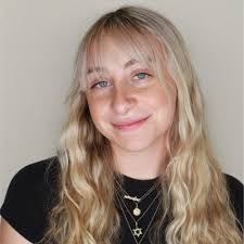 Ainsley White's Instagram, Twitter & Facebook