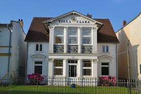 Sie befindet sich im ersten obergeschoss des hauses und besteht. Villa Clara 2 Zimmer Ferienwohnung Villa Clara Nebengebaude Ahlbeck Usedom Ostsee Reisen De