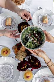 Looking for dinner party ideas? Host An Outdoor Dinner Party