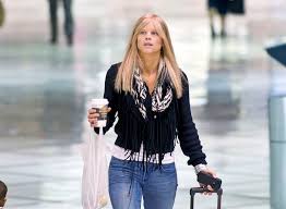 Nordegren beräknas ha fått runt 100 miljoner dollar efter skilsmässan. Tiger Woods Former Wife Elin Nordegren Expecting Her Third Child New York Daily News