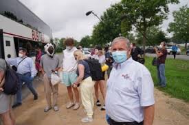 313 seuraajaa 822 seurattavaa 14 julkaisua. Jarige Buschauffeur Fons 66 Bracht Besmette Jongeren Vanui Het Nieuwsblad Mobile