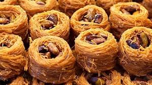 طريقة عمل عش البلبل بالفستق الحلبي Recipe Arabic Sweets Recipes Arabic Sweets Lebanese Desserts