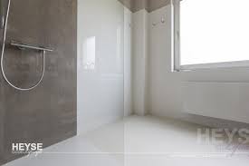 Der spritzschutz richtet sich nach größe des bades und. Leben In Der Komfortzone Fugenloses Bad Mit Walk In Dusche Macht Kunden Glucklich Meinmaler Partner Netzwerk