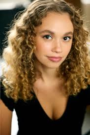 Jillian Shea's Instagram, Twitter & Facebook