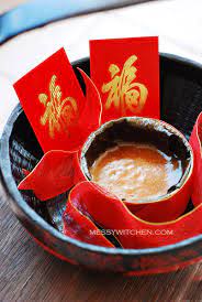 Adunan ini dimasukkan ke dalam daun pisang yang dibentuk seperti bakul. Chinese New Year Ti Kuih Nian Gao Sweet Sticky Rice Cake Kuih Bakul Messy Witchen
