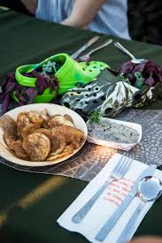 Avec peu ou beaucoup de légumes ? What A Croc An Australian Art Collective S Take On American Cuisine Mold Designing The Future Of Food