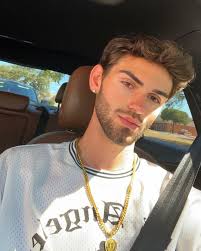 Justin Ducote's Instagram, Twitter & Facebook