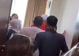 Seorang perawat bernama kristina ramauli (28) melapor ke polisi karena menjadi korban penganiayaan yang kasubag humas polrestabes palembang kompol m abdullah mengatakan. 8ecz Ejyocey6m