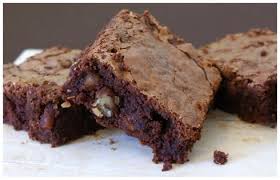 Prechauffez Le Four A 180 C Et Beurrez Un Grand Plat Rectangulaire Recette Brownies Noix Brownie Noix Recette Brownies