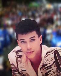 Por su travesura y dinamismo desde muy joven se dedicó a la música, siendo  uno de los principales vocalistas del grupo Mermelada en los años 80 y  principios de los 90, en