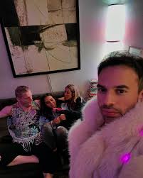 Looking 🔥🔥 with @babepinkbeli glasses. Thanks for letting try