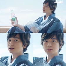 めぇ on instagram 美しくて見惚れる ついこないだのvs嵐で女性に生まれ変わるなら日本舞踊を踊るような人 扇子を持ってる姿にいまこれが当てはまり お潤は女性でも美しいんだろうなぁ 嵐 arashi arashi 松本潤 matsumotojun 嵐cm 三ツ矢サイダー vs嵐