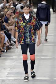 Fashion Week Homme De Paris Claquettes Chaussettes Chez Louis Vuitton L Express Scegli la consegna gratis per riparmiare di più. fashion week homme de paris claquettes