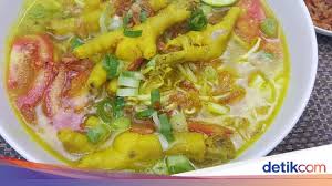 Aduk kembali hingga rata, tunggu hingga matang dan bumbu meresap. Menu Harian Ramadhan Ke 11 Segarnya Puding Mangga Yogurt Dan Soto Ceker