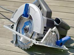 Le sciage du bois est une opération incontournable en menuiserie et bricolage qu'il faut réaliser avec la machine la plus adaptée. Comment Choisir Sa Scie Circulaire Leroy Merlin