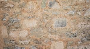 La chaux est un liant issu de la cuisson du calcaire, la calcination, à très haute température : Comment Restaurer Un Mur En Pierre Maison Travaux