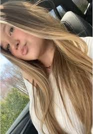 Samantha Jager's Instagram, Twitter & Facebook