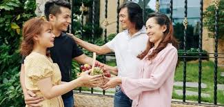 What present to buy boyfriend parents? 14 Pro Tips When Meeting His Her Parents For The First Time