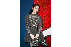 Dior 高訂大秀焦點：小公主Jisoo 的花朵髮辮，忍不住讓女生也戀愛 ...