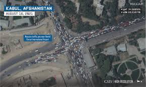 Hundreds of people run alongside a u.s. Qo4hnd Oa1fyjm