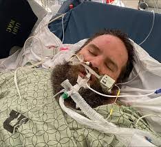 Liz Marble's Instagram, Twitter & Facebook