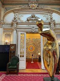Palatul cesianu este situat în centrul bucureştiului, în vecinătatea celor mai importante repere culturale ale oraşului: Recordurile LicitaÈ›iilor Lunii Martie Hotnews Mobile