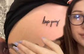 Het klinkt heel permanent, maar dat is het niet. Vrouw Laat Tatoeage Op Haar Bil Zetten Maar Heeft Daar Al Snel Spijt Van Foto Mijn Tattoo Verwijderen
