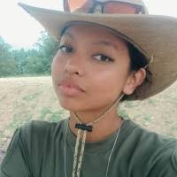 1100+ perfiles de «Paulette»