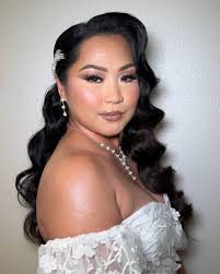 My Bride Vida 😍 Hollywood Waves and Bridal Makeup by Me Extensions  @bellamihair Maxima Dark Brown 20inches 260gram Use Code “kxiong10” for 10%  off