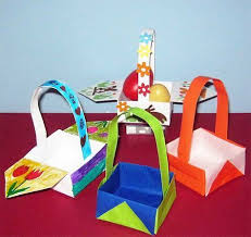 Diese Bunten Korbchen Kan Man Toll Mit Kindern Zusammen Basteln Sie Werden Einfach Aus Einem Stuck Papier G Osterkorb Basteln Papier Basteln Osterkorb Basteln