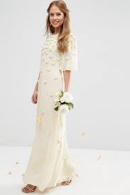 Te dejo esta guía con una gran variedad de precios así, si cuando te llega quieres modificar algo, siempre puedes llevárselo a una modista para que le de tu toque personal. 80 Vestidos De Novia Para Enamorarse Stylelovely