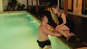 เธอหลุดจากการเลียไข่และเมื่อร่างกายเธอมีน้ําเงี่ยนเยอะมาก