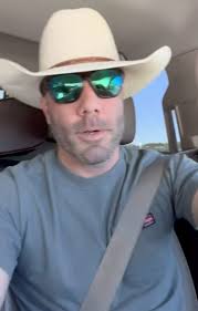 Jon Hanks's Instagram, Twitter & Facebook