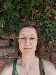 Hi, Im a woman from Finland, travelling currently in Germany, Heidelberg. I  will stay in germany until 1st of July and because of the change of plans,  would be nice to work