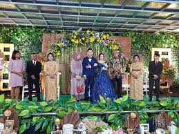 Coba deh, di kepoin dulu satu per satu. Bos Wong Solo Rambah Bisnis Gedung Pertemuan Dan Katering Jateng Pos