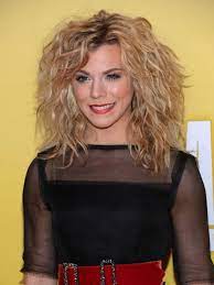 Medium Hairstyles For Curly Hair Blonde Crimped And Teased Good Looking Messy Wavy Look Medium Hair Styles Messy Curly Hair Hair Styles