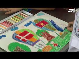 Ở dưới sân, tất cả cầu thủ, ban huấn luyện và trọng tài di. Phat Ä'á»™ng Cuá»™c Thi Váº½ Tranh Thiáº¿u Nhi Ä'an Máº¡ch Trong Máº¯t Em 2017 Dáº¡y Váº½ Trang Hay Nháº¥t