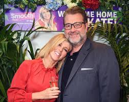 Alamy derek draper is a former lobbyist turned psychologist and author. Kate Garraway Wishes Husband Derek Good Morning As She Tells Gmb Viewers He Ll Be Watching In Hospital