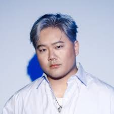 Anna Hoang's Instagram, Twitter & Facebook