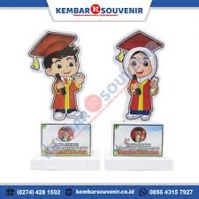 Jual kartu ucapan 3d wisuda graduation pop up card n8 kado. Plakat Wisuda Anak Tk Pusatnya Pembuatan Plakat Indonesia